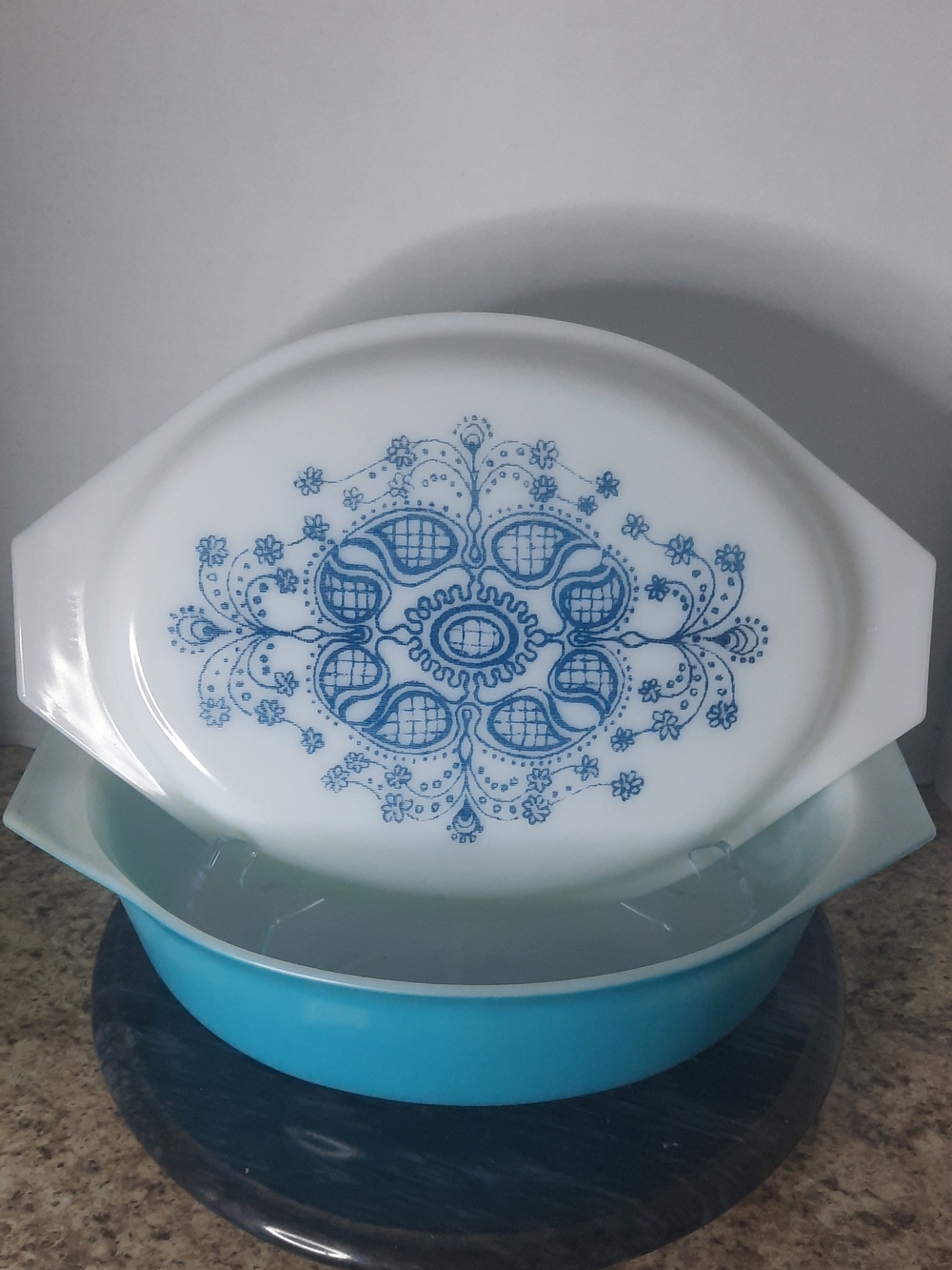 Vintage Pyrex Promotional Blue Doily 045 Casserole Dish - Picture 2 of 9